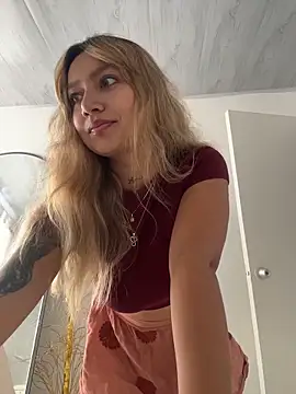 amanda-medrano1 online show from April 6, 2026, 3:13 pm