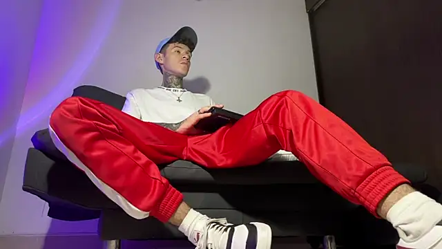 Saturno v online show from March 12, 2025, 12:10 am