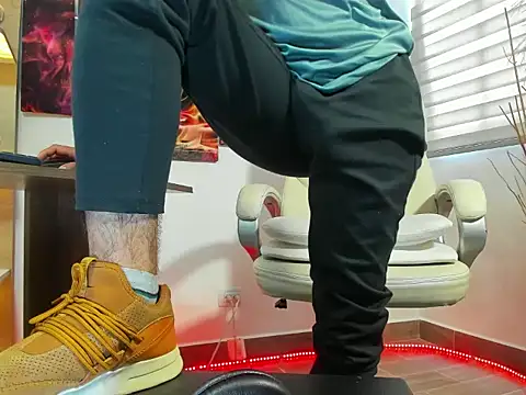 Snapshot of alessandro_wye chatting on February 23, 2025, 5:50 pm alessandro wye online show from February 23, 2025, 5:50 pm