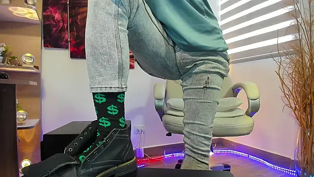 Snapshot of alessandro_wye chatting on March 3, 2025, 6:55 pm alessandro wye online show from March 3, 2025, 6:55 pm