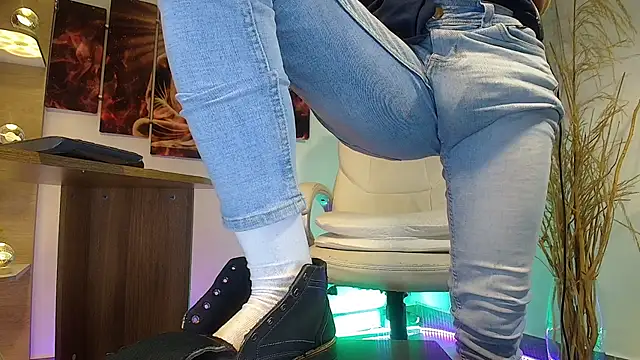 Snapshot of alessandro_wye chatting on March 17, 2025, 3:40 pm alessandro wye online show from March 17, 2025, 3:40 pm