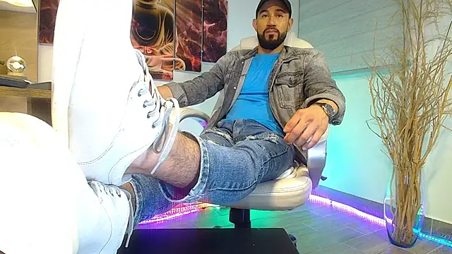 Snapshot of alessandro_wye chatting on March 19, 2025, 9:28 am alessandro wye online show from March 19, 2025, 9:28 am