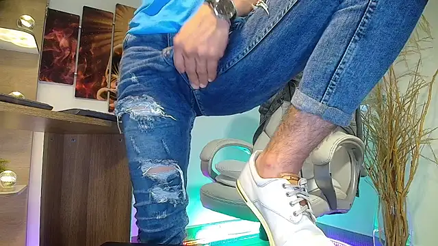 Snapshot of alessandro_wye chatting on March 19, 2025, 3:40 pm alessandro wye online show from March 19, 2025, 3:40 pm