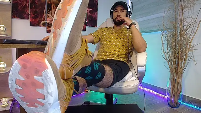 Snapshot of alessandro_wye chatting on March 19, 2025, 8:54 pm alessandro wye online show from March 19, 2025, 8:54 pm