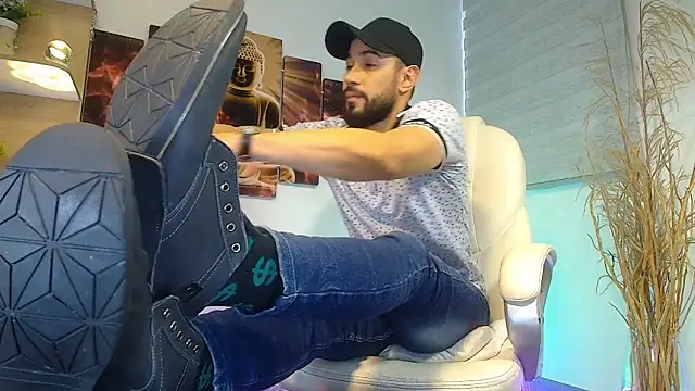 Snapshot of alessandro_wye chatting on March 21, 2025, 11:44 am alessandro wye online show from March 21, 2025, 11:44 am