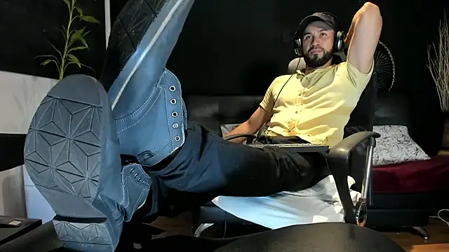 Snapshot of alessandro_wye chatting on October 29, 2025, 4:48 am alessandro wye online show from October 29, 2025, 4:48 am