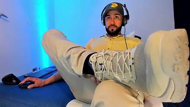 Snapshot of alessandro_wye chatting on December 16, 2025, 1:49 pm alessandro wye online show from December 16, 2025, 1:49 pm