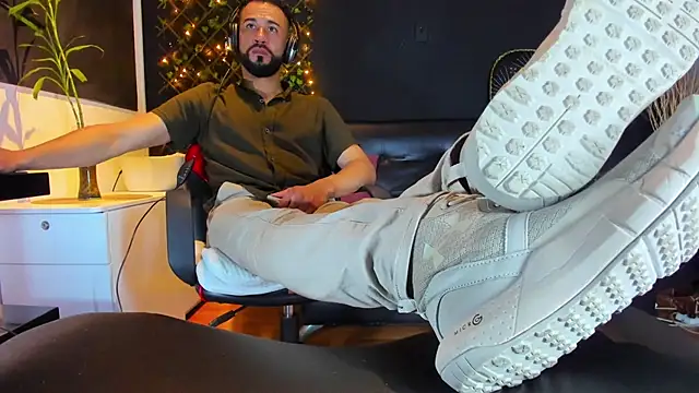 Snapshot of alessandro_wye chatting on February 3, 2026, 8:30 am alessandro wye online show from February 3, 2026, 8:30 am