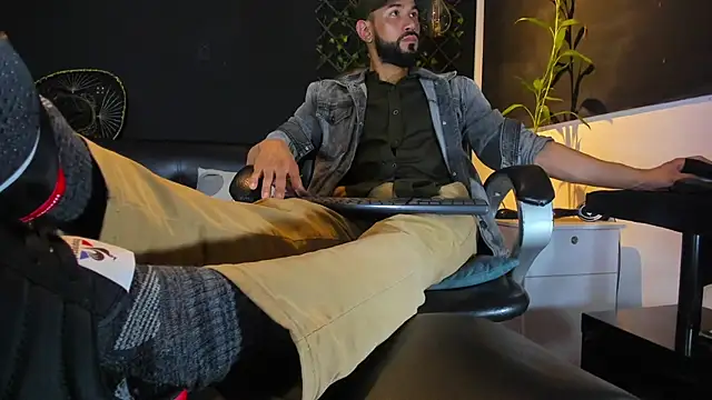 Snapshot of alessandro_wye chatting on February 13, 2026, 4:41 am alessandro wye online show from February 13, 2026, 4:41 am