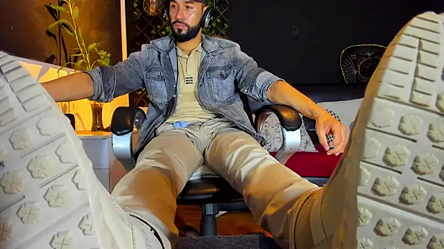 Snapshot of alessandro_wye chatting on February 15, 2026, 2:41 am alessandro wye online show from February 15, 2026, 2:41 am