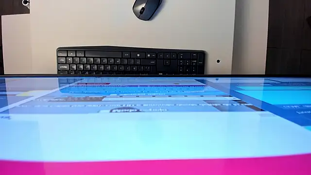 escarleth   online show from March 22, 2025, 2:03 pm