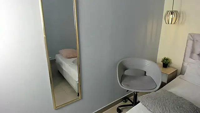 escarleth   online show from March 16, 2026, 11:58 am