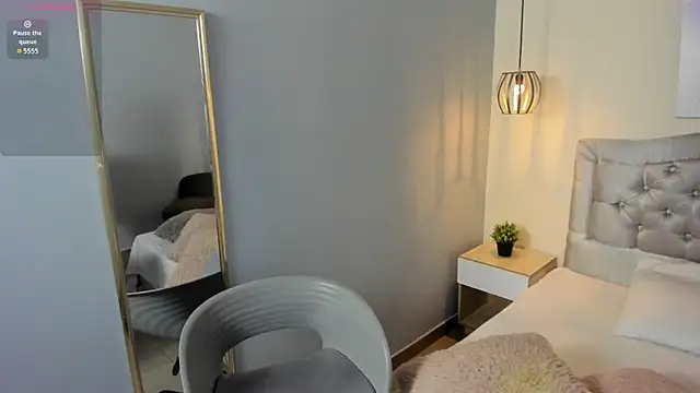 escarleth   online show from March 31, 2026, 1:44 pm