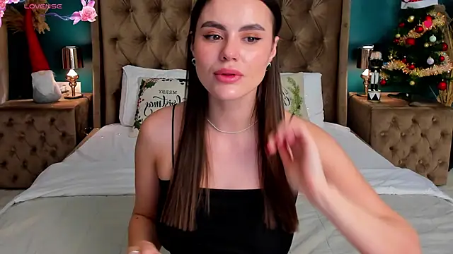 Snapshot of CalyMoon chatting on January 9, 2026, 8:21 pm CalyMoon online show from January 9, 2026, 8:21 pm