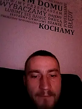 wariacik0024 online show from November 23, 2025, 10:20 pm