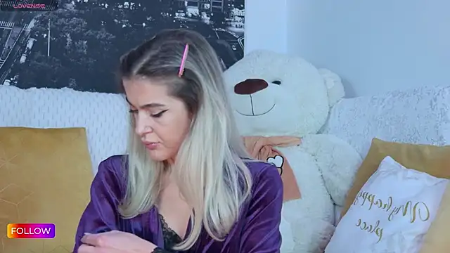 Sarah-Hart online show from November 30, 2025, 3:38 pm