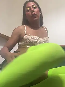 Snapshot of Yerucita chatting on November 22, 2025, 1:37 am Yerucita online show from November 22, 2025, 1:37 am