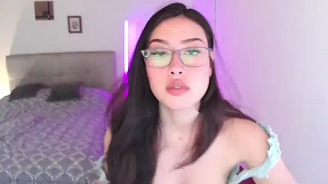 Emilyswan04 online show from September 24, 2025, 6:33 pm