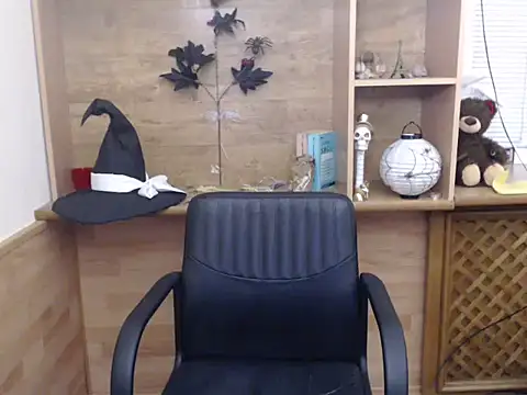 DaniellaKiss online show from December 3, 2025, 9:35 pm