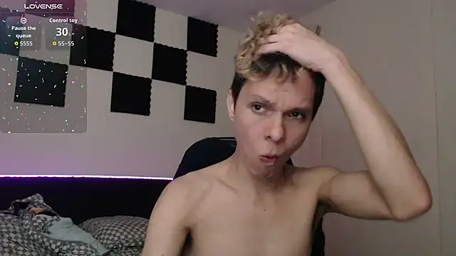 bryamado69 online show from September 29, 2025, 2:27 am