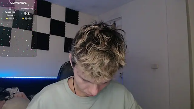 bryamado69 online show from October 19, 2025, 3:18 am