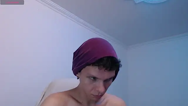 bryamado69 online show from April 14, 2026, 7:03 am