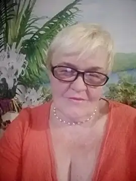 VioletSweet566 online show from December 9, 2024, 6:14 pm