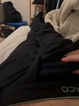 Snapshot of pignoufe chatting on February 17, 2026, 9:10 pm pignoufe online show from February 17, 2026, 9:10 pm