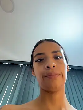 Laura fernandezII online show from February 26, 2026, 1:54 pm