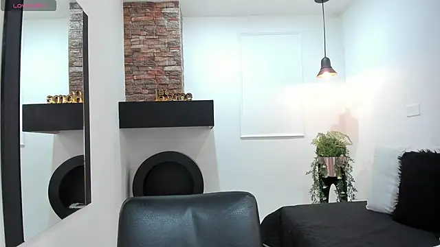 Snapshot of LenaRuiz_ chatting on February 1, 2025, 12:16 pm LenaRuiz online show from February 1, 2025, 12:16 pm