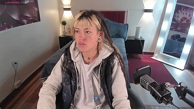  sharlotte777 online show from January 24, 2025, 2:51 pm