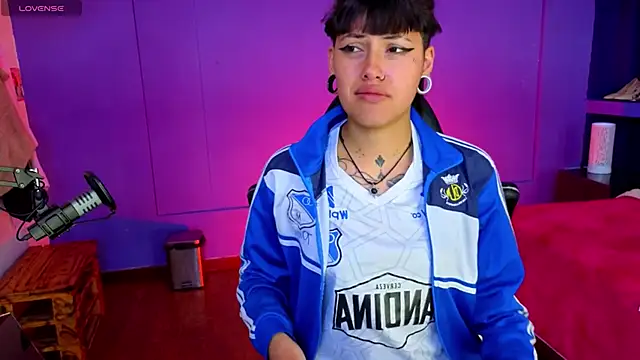  sharlotte777 online show from October 15, 2025, 2:28 pm