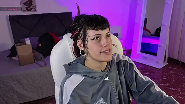  sharlotte777 online show from February 17, 2026, 1:07 pm