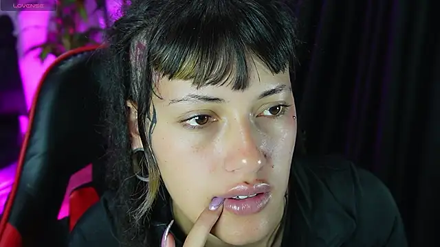  sharlotte777 online show from March 10, 2026, 1:05 pm