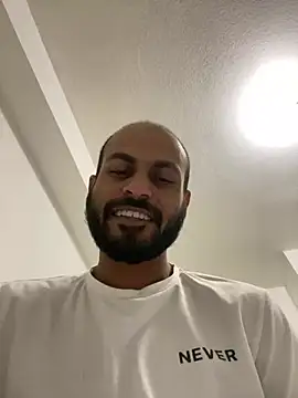 islandvybee55 online show from January 12, 2025, 1:53 am