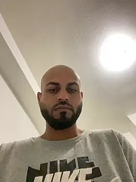 islandvybee55 online show from February 14, 2025, 7:17 am