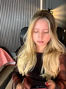 Snapshot of MiaPetit_ chatting on September 12, 2025, 12:11 am MiaPetit  online show from September 12, 2025, 12:11 am