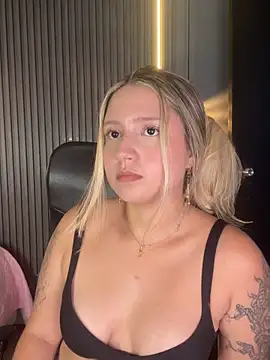 Snapshot of MiaPetit_ chatting on September 13, 2025, 12:54 am MiaPetit  online show from September 13, 2025, 12:54 am