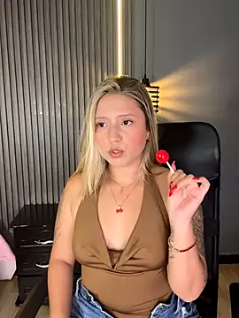 Snapshot of MiaPetit_ chatting on September 16, 2025, 12:00 am MiaPetit  online show from September 16, 2025, 12:00 am