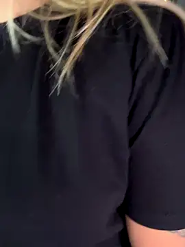 Snapshot of MiaPetit_ chatting on September 27, 2025, 12:48 am MiaPetit  online show from September 27, 2025, 12:48 am