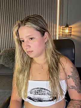 Snapshot of MiaPetit_ chatting on September 28, 2025, 10:15 pm MiaPetit  online show from September 28, 2025, 10:15 pm