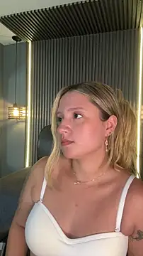 Snapshot of MiaPetit_ chatting on October 7, 2025, 11:57 pm MiaPetit  online show from October 7, 2025, 11:57 pm