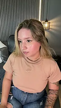 Snapshot of MiaPetit_ chatting on November 2, 2025, 6:21 pm MiaPetit  online show from November 2, 2025, 6:21 pm