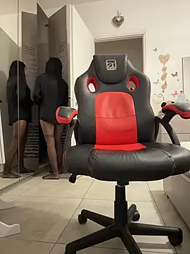 cicciolina online show from December 4, 2025, 1:09 pm