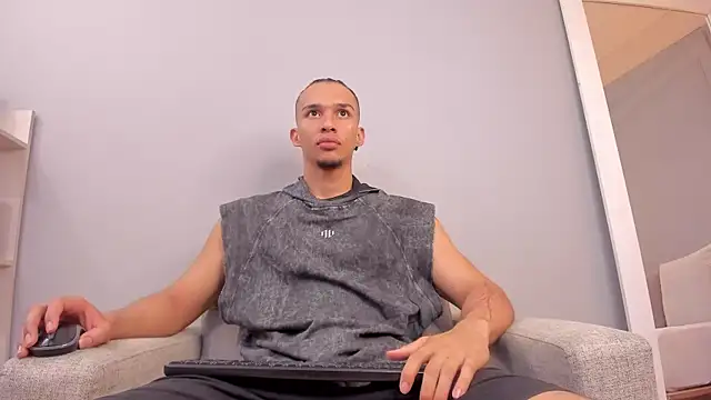 Dominick star online show from November 5, 2025, 4:01 am