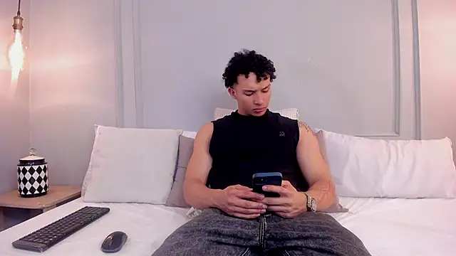 Dominick star online show from December 20, 2025, 6:42 am