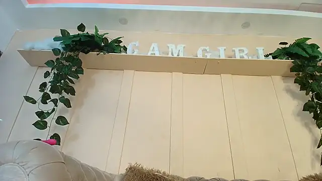 JOCELYN SANTANA1 online show from December 21, 2025, 12:01 pm