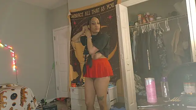 loveluna8 online show from February 12, 2025, 1:52 am