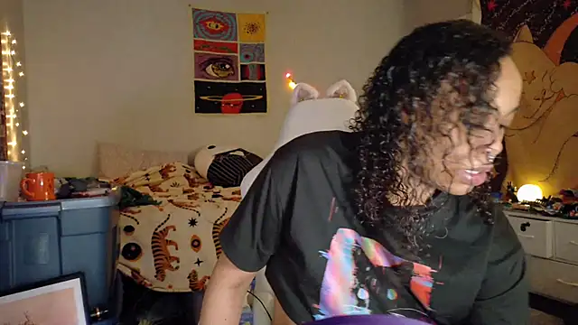 loveluna8 online show from February 13, 2025, 12:43 pm