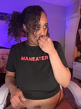 loveluna8 online show from March 4, 2025, 8:46 am